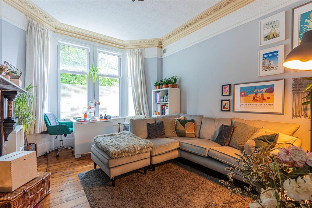 Property photo 2 of 9 Llandaff Road 192, 3-4.Jpg