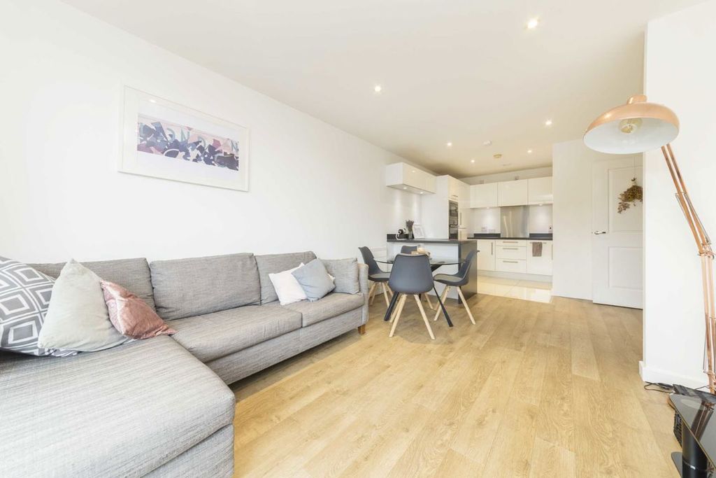 Property photo 2 of 8