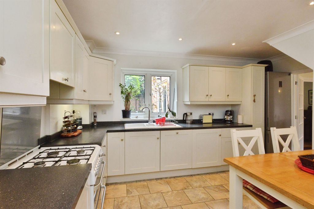 Property photo 2 of 18