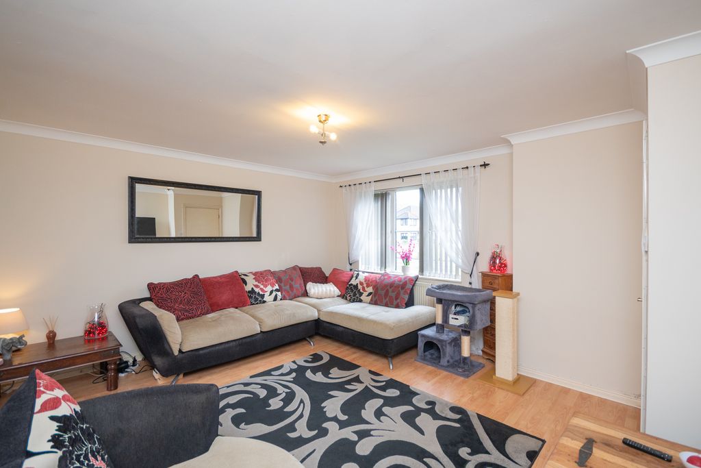 Property photo 2 of 15 Lounge