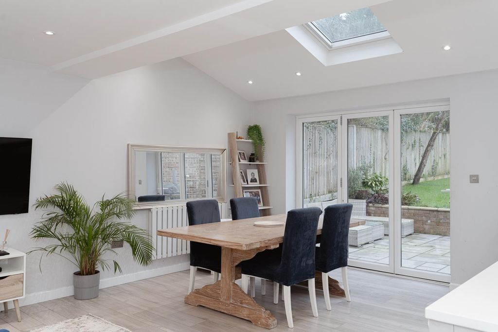 Property photo 3 of 23 Propertyportals 11.Jpg