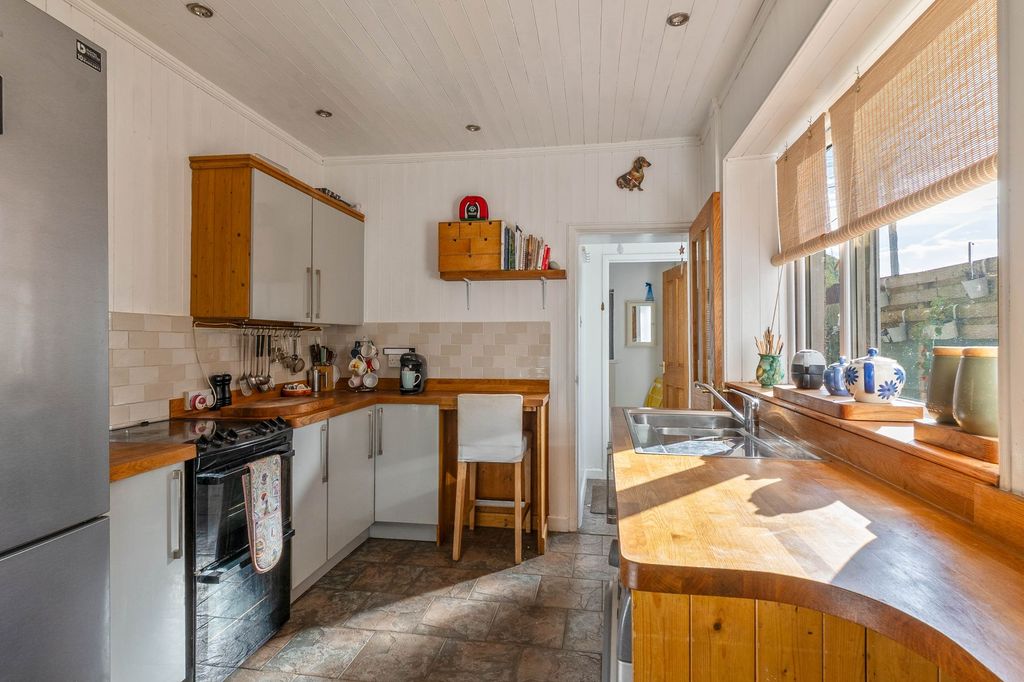 Property photo 2 of 26