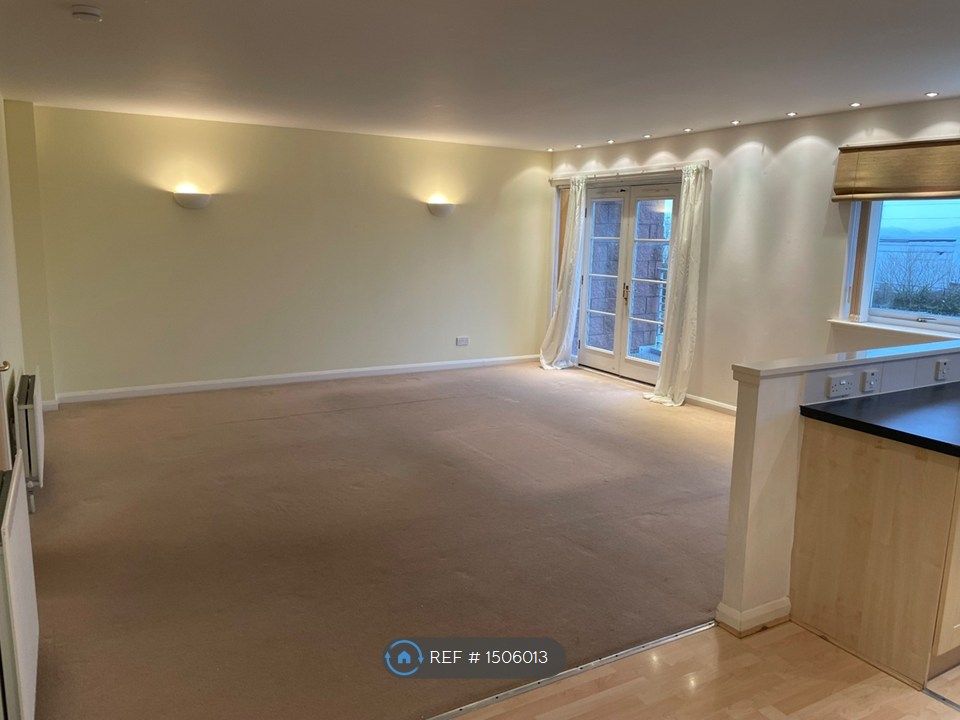 Property photo 2 of 12 Lounge