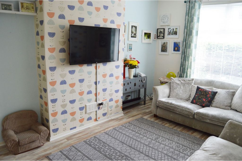 Property photo 2 of 16 Living Room