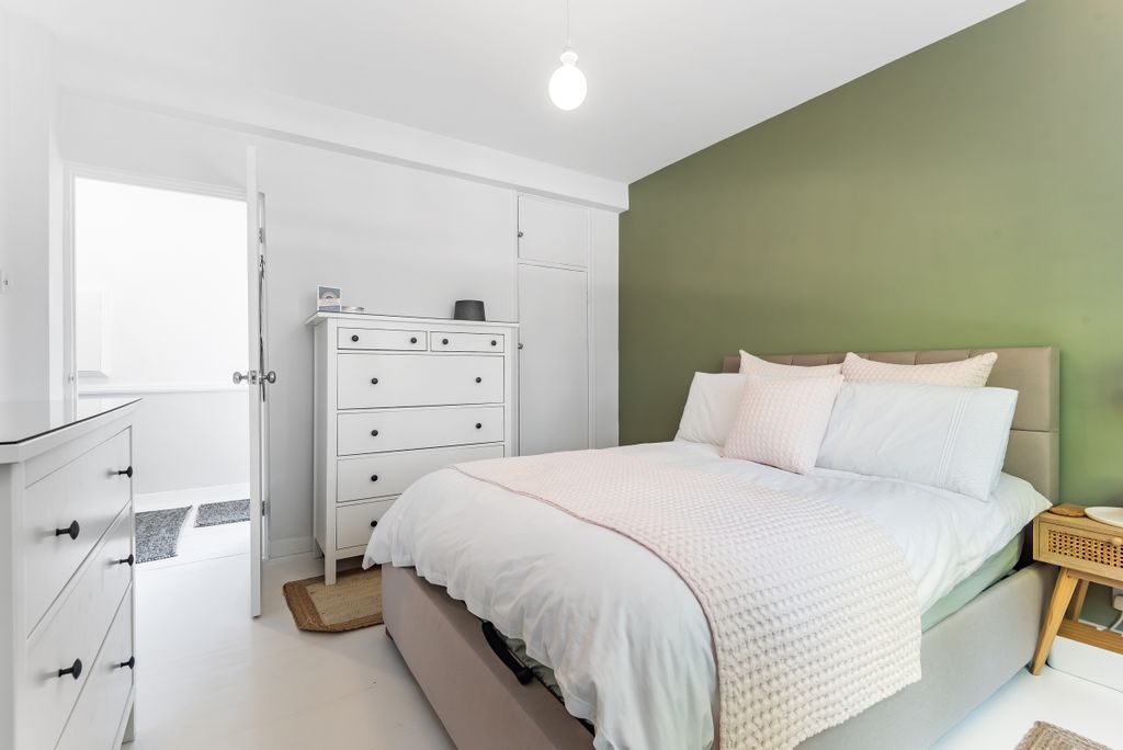 Property photo 2 of 15 889131 (6)