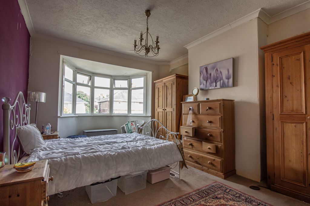 Property photo 3 of 13 6