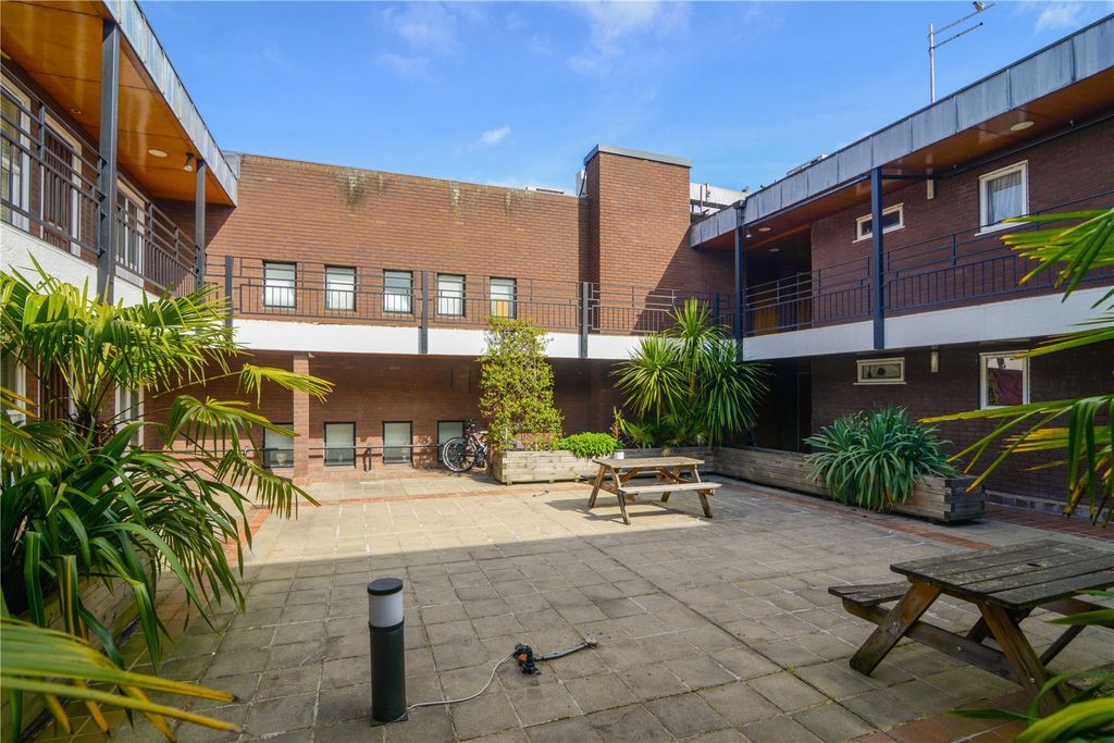 Property photo 1 of 5