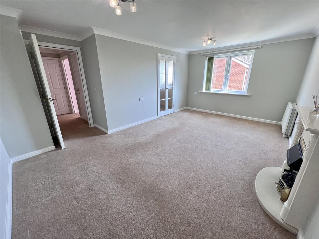 Property photo 3 of 20 Living Room