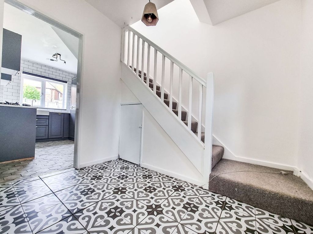 Property photo 3 of 14 Hallway