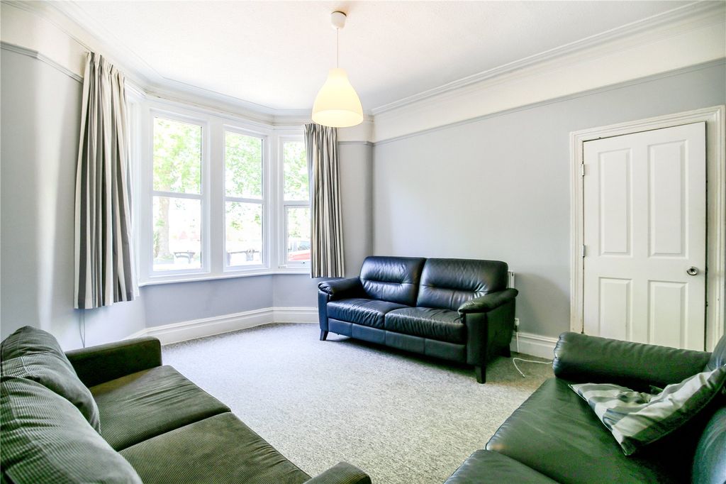 Property photo 3 of 17 Picture No. 24