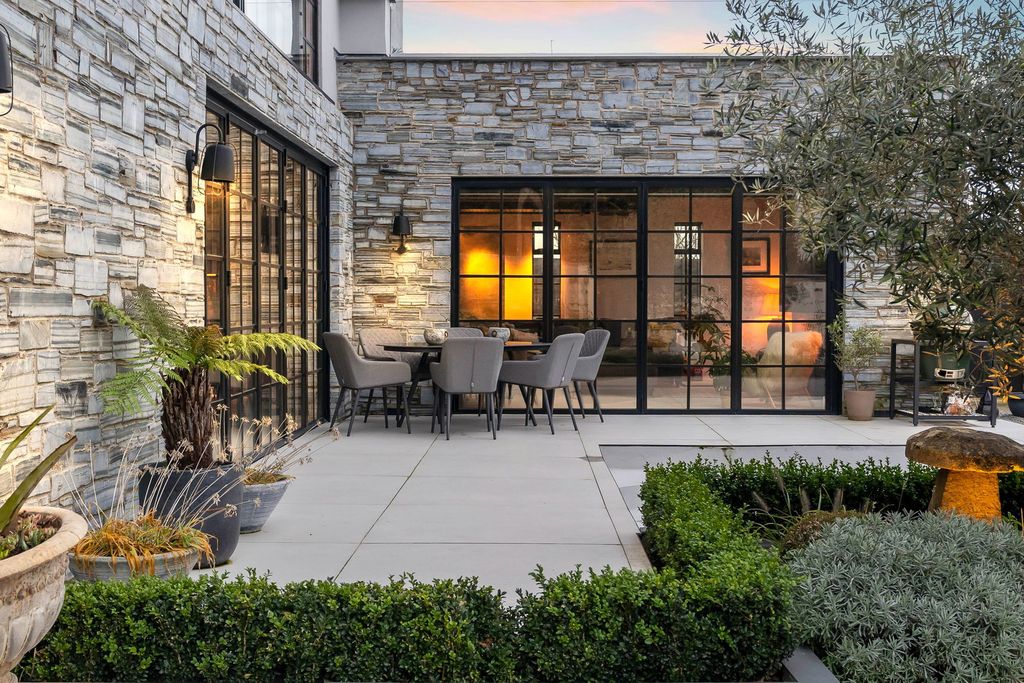 Property photo 2 of 26