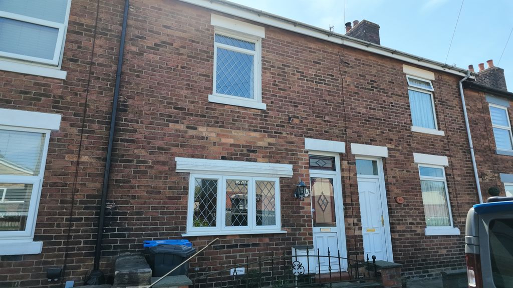 Property photo 1 of 12 Newpool Terrace, St8
