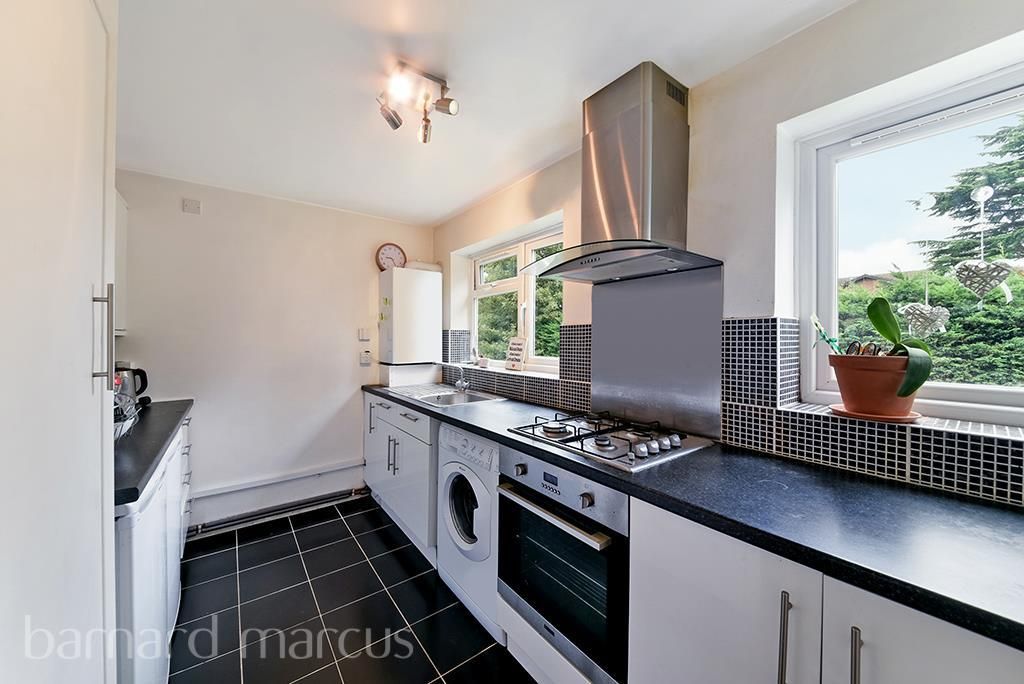 Property photo 3 of 8 Kitchen
