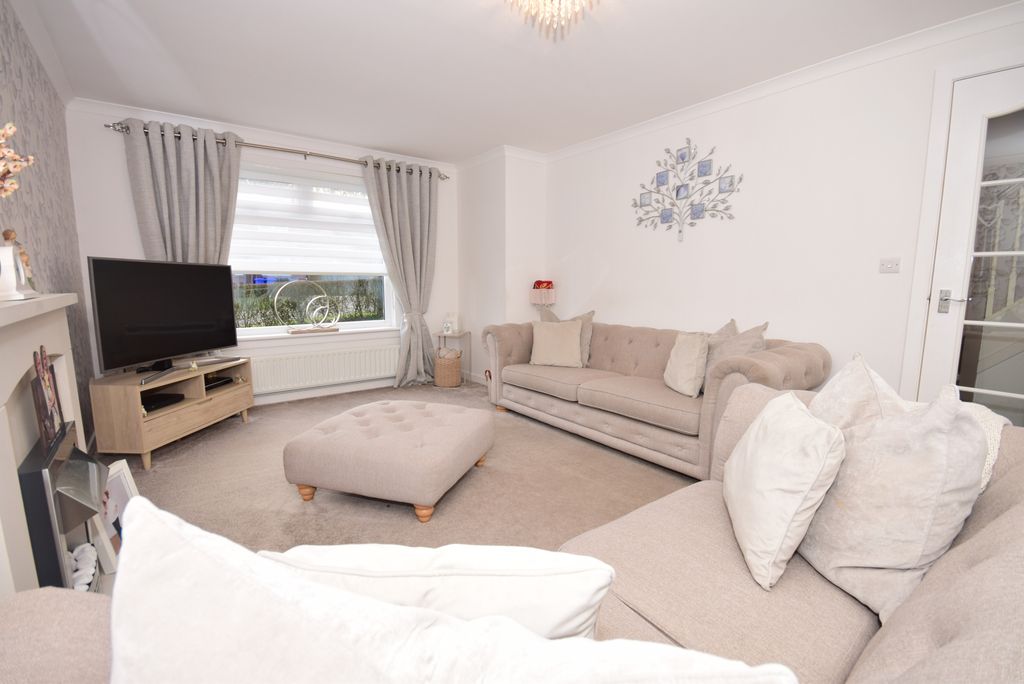 Property photo 3 of 23 Lounge