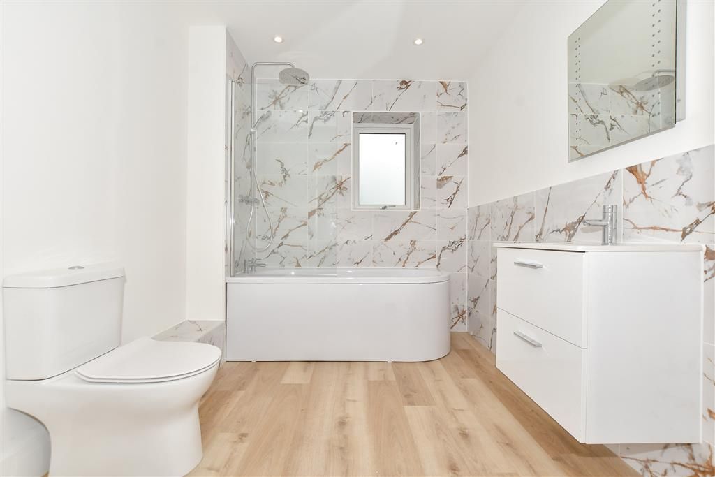 Property photo 3 of 12 En-Suite Bathroom