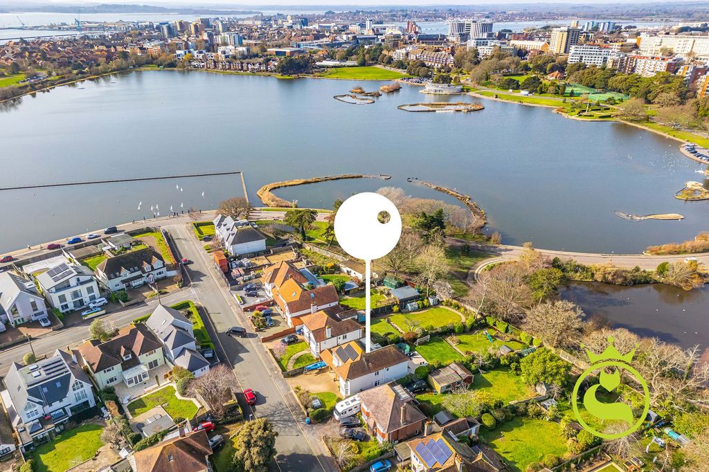 Property photo 1 of 31