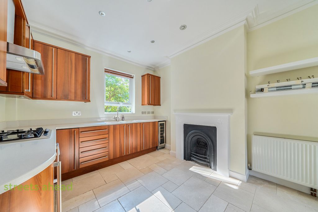 Property photo 2 of 18 53754B52-2381-457...