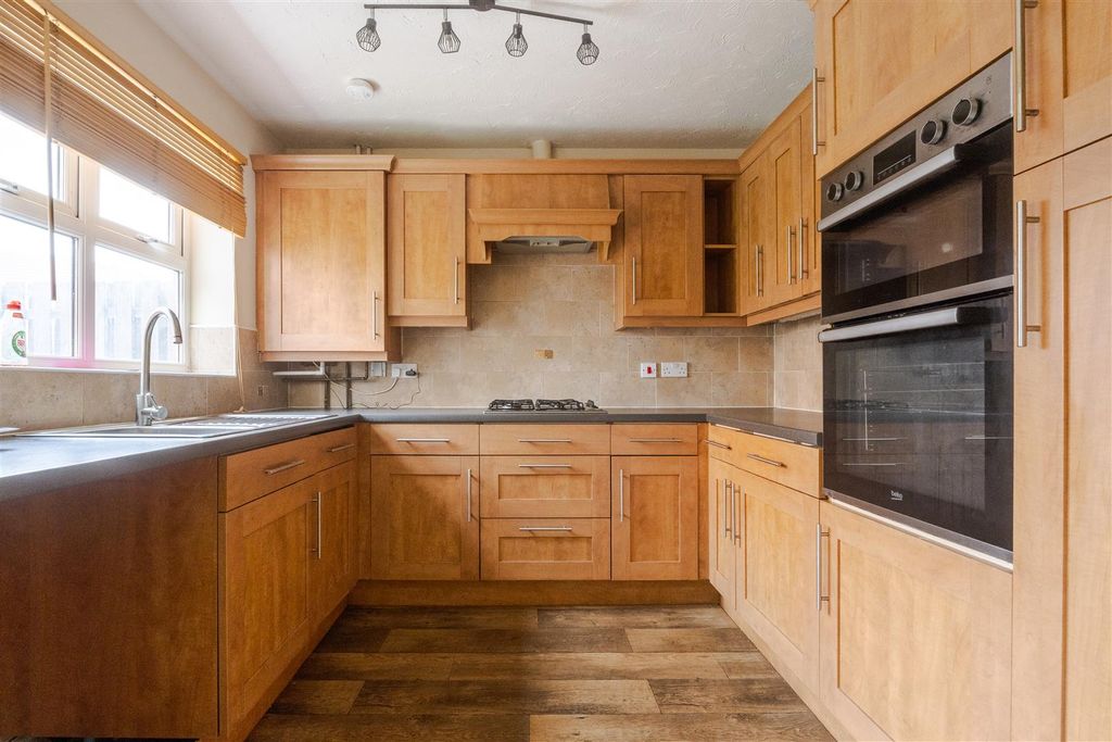 Property photo 2 of 12 Kitchen