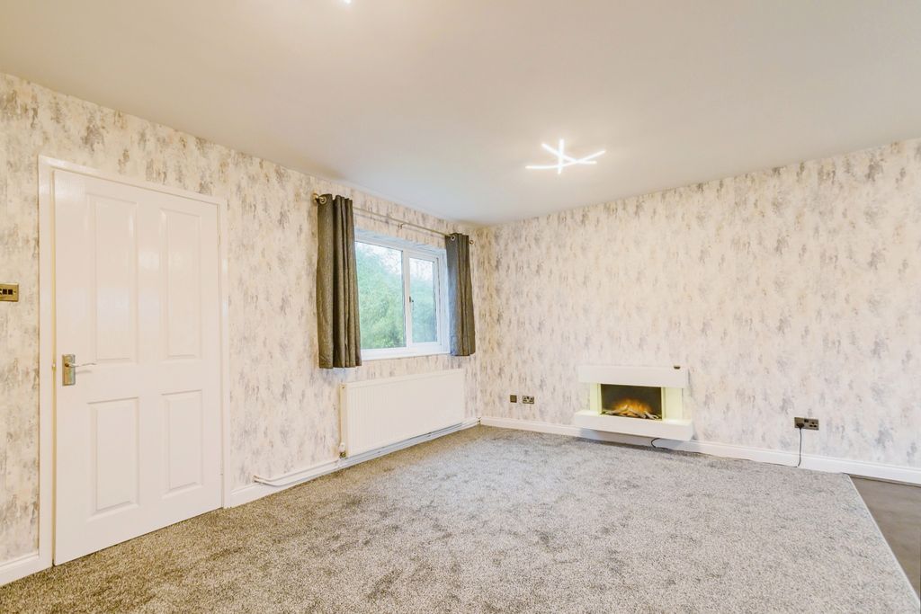 Property photo 3 of 14 Living Room