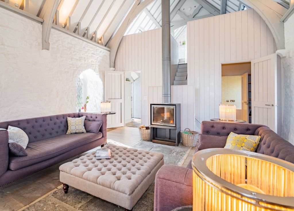 Property photo 2 of 37