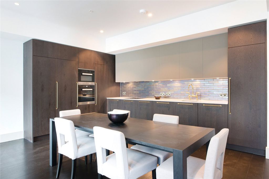 Property photo 3 of 13 Kitchen