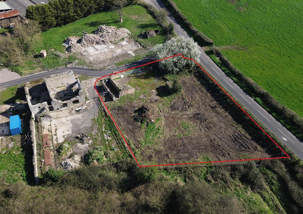 Property photo 1 of 12 1 - Land For Auction, Hallen.Jpg