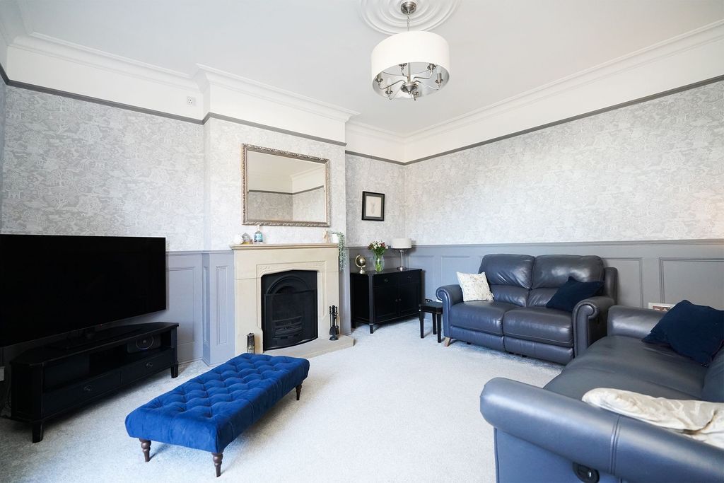 Property photo 2 of 40