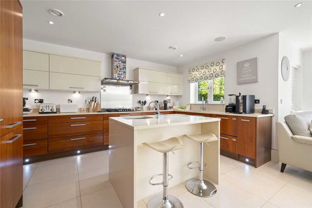 Property photo 2 of 17 Picture No. 05