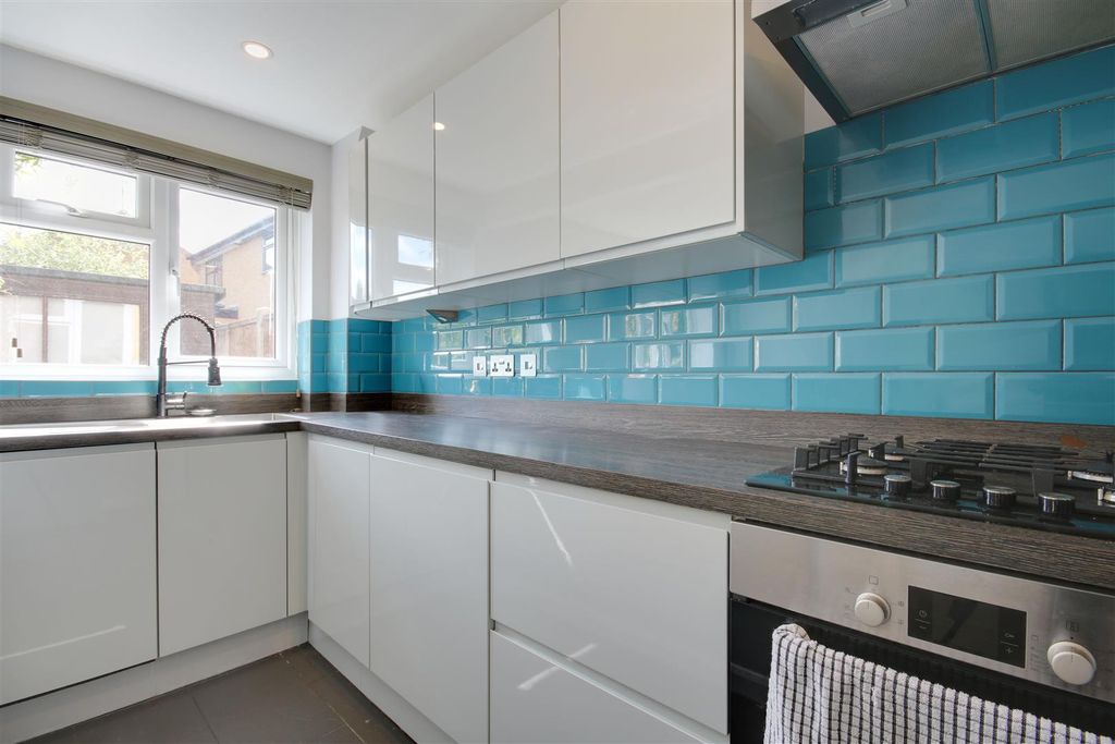 Property photo 3 of 9 Kitchen.Jpg