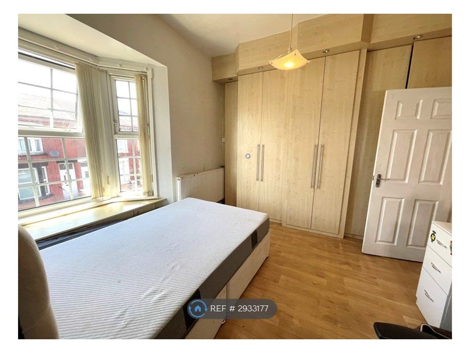 Property photo 2 of 7 Spacious Double Room 1