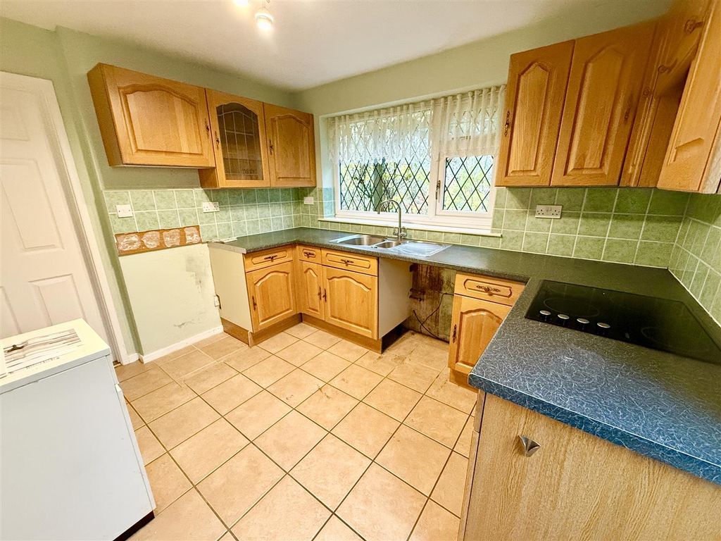 Property photo 3 of 22 Kitchen