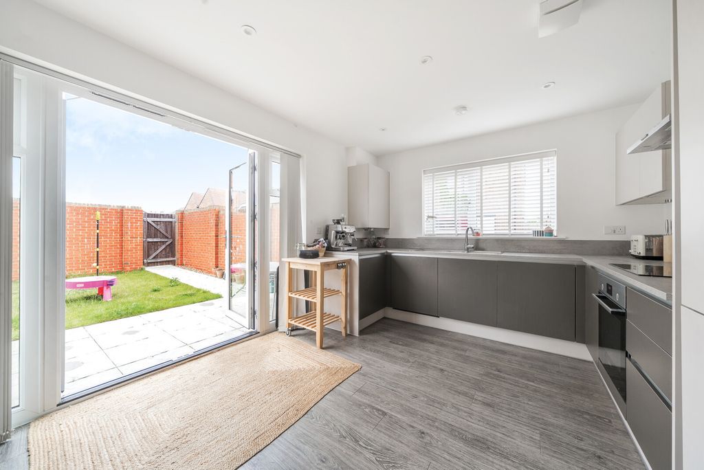 Property photo 3 of 9 1316070-9-685A758...