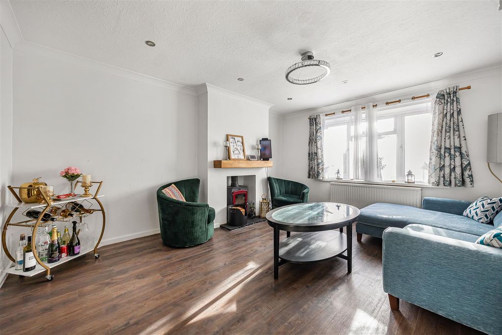 Property photo 2 of 21