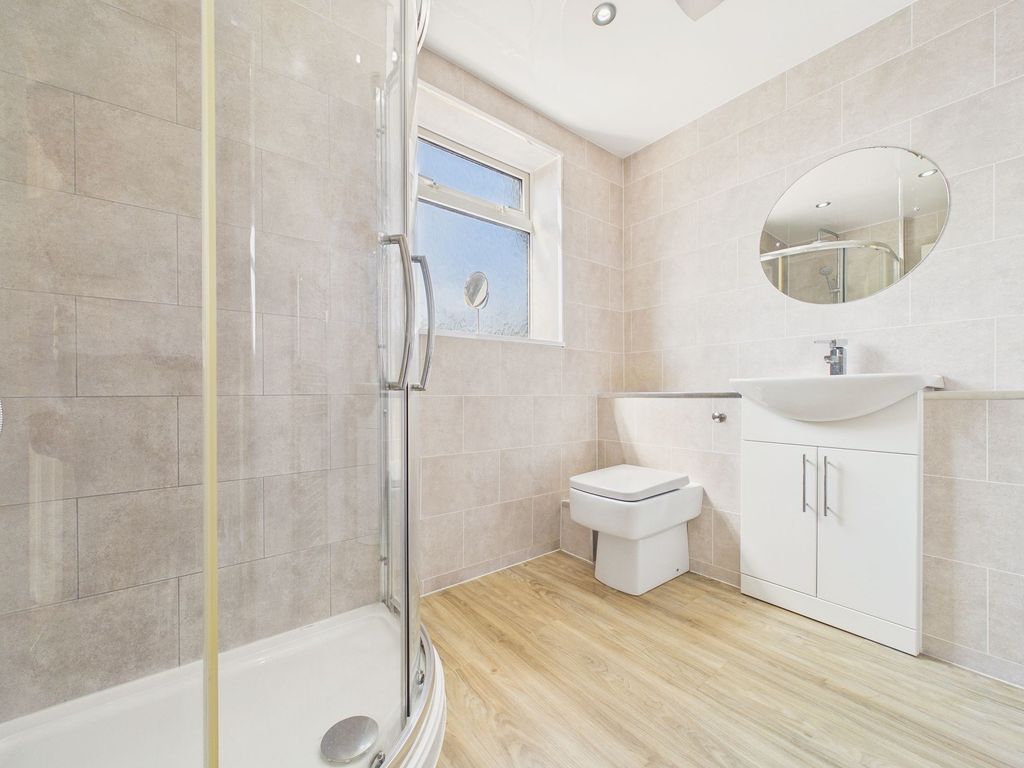 Property photo 3 of 13 Bathroom