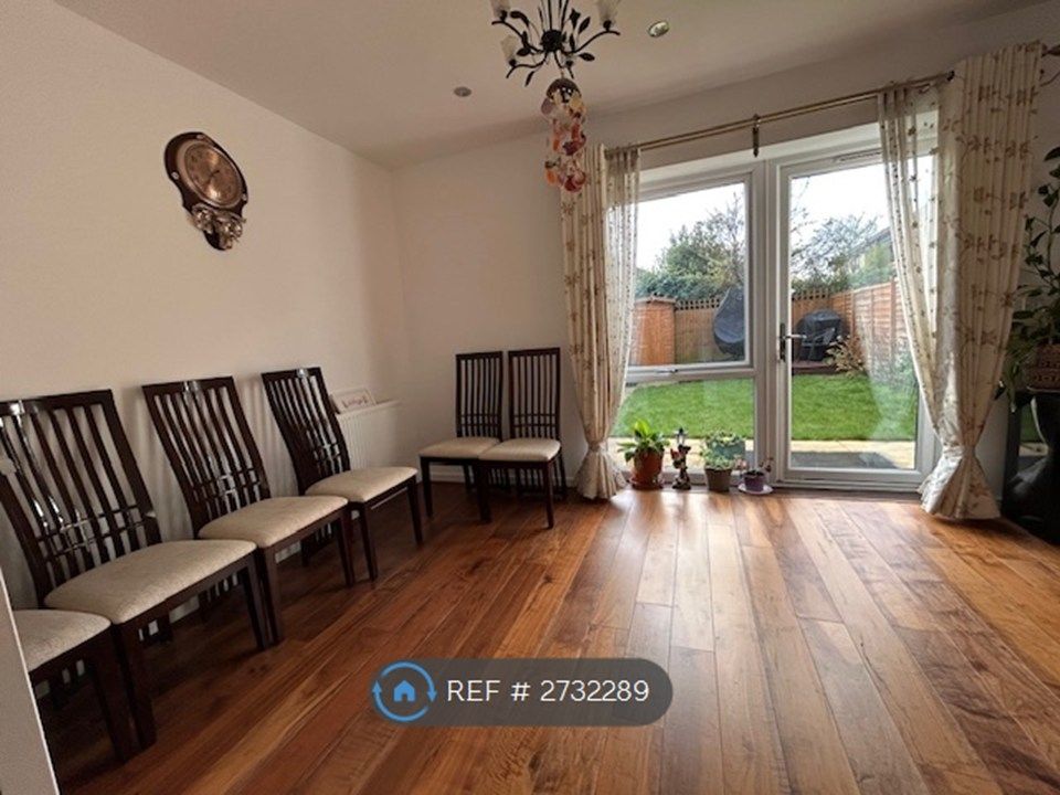 Property photo 3 of 22 Livingroom