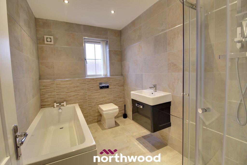 Property photo 3 of 32