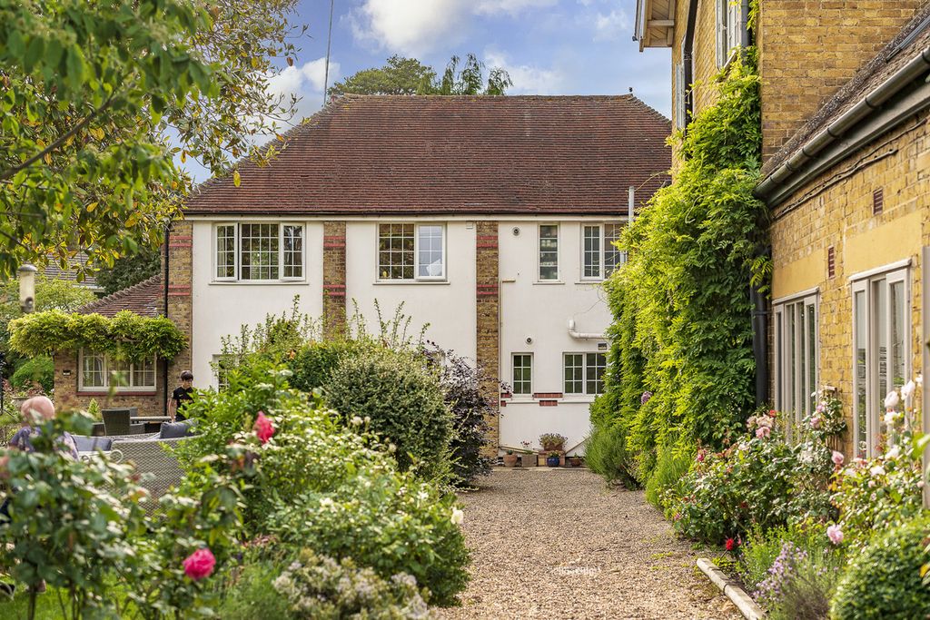 Property photo 1 of 37