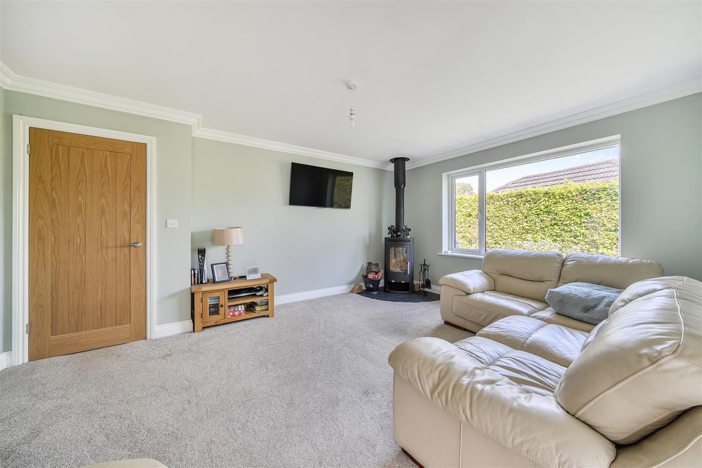Property photo 3 of 14 Sitting Room