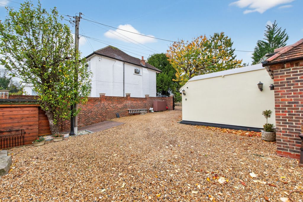 Property photo 2 of 22 Parking