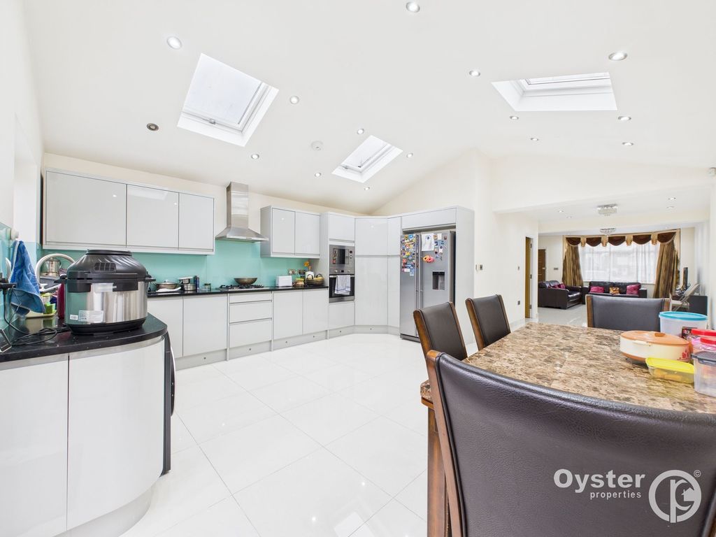 Property photo 3 of 28