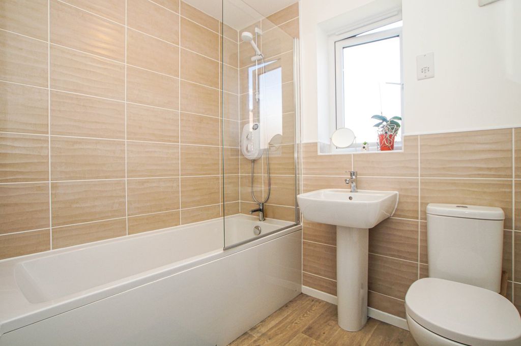 Property photo 3 of 22 Bathroom