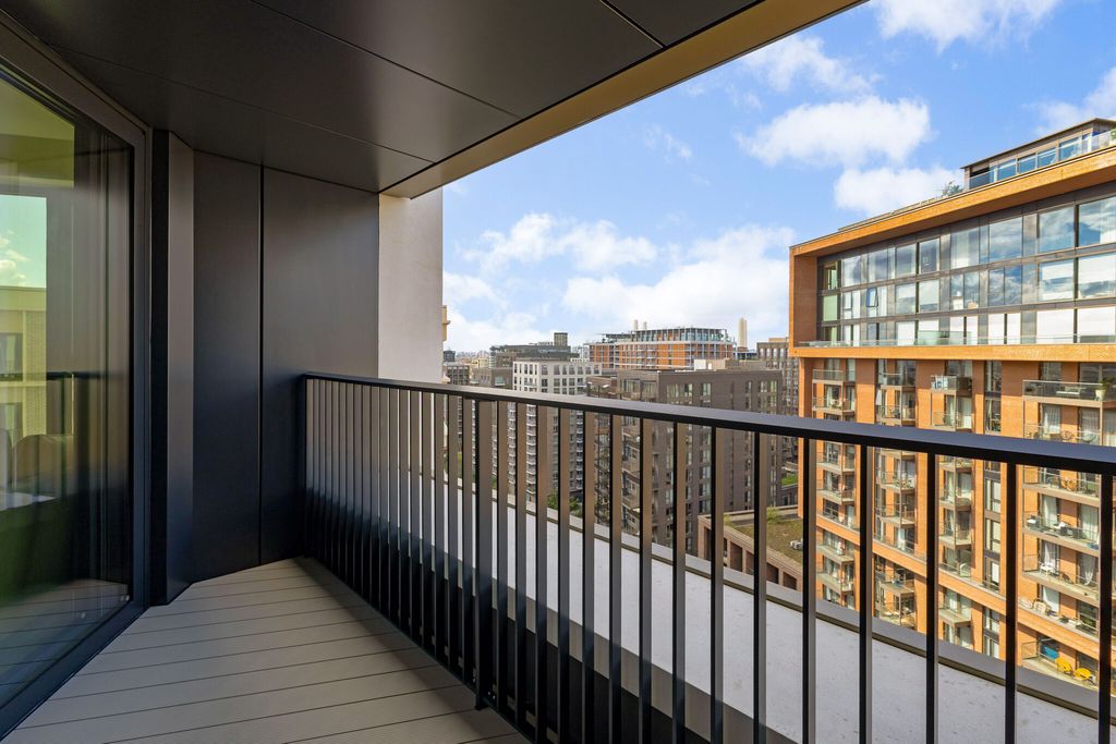 Property photo 3 of 14 97376_Apartment 1507 1 Linear Place (34)_Low