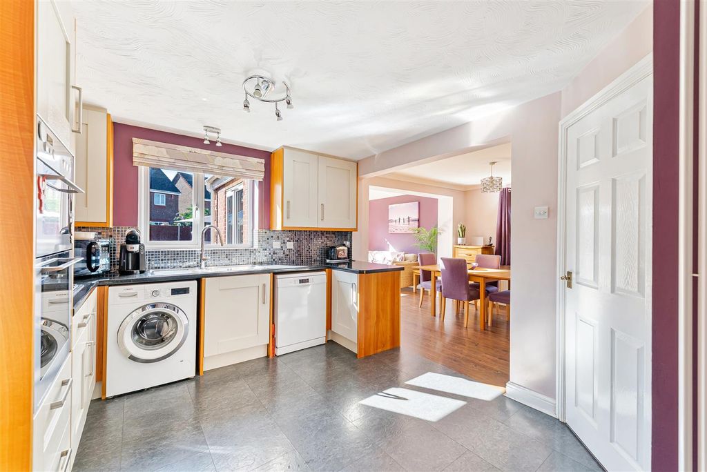 Property photo 3 of 27 Kitchen/Diner