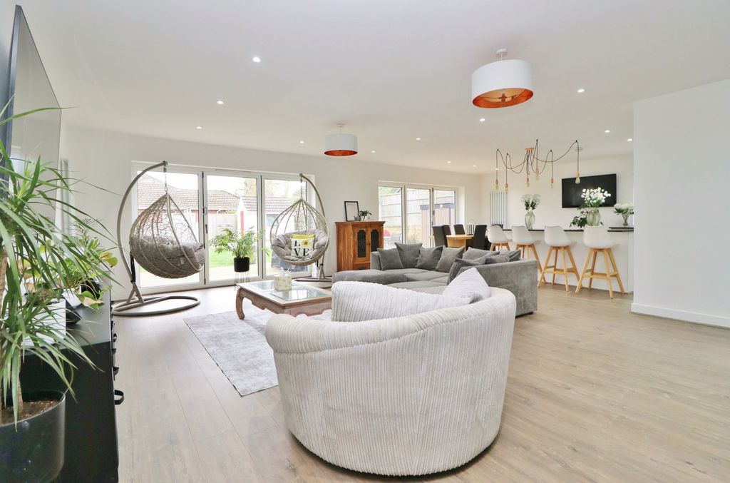 Property photo 3 of 21