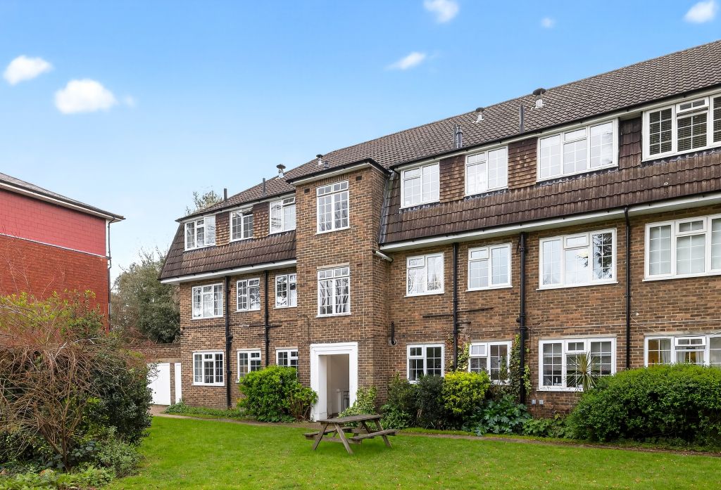 Property photo 2 of 18 Communal Gardens