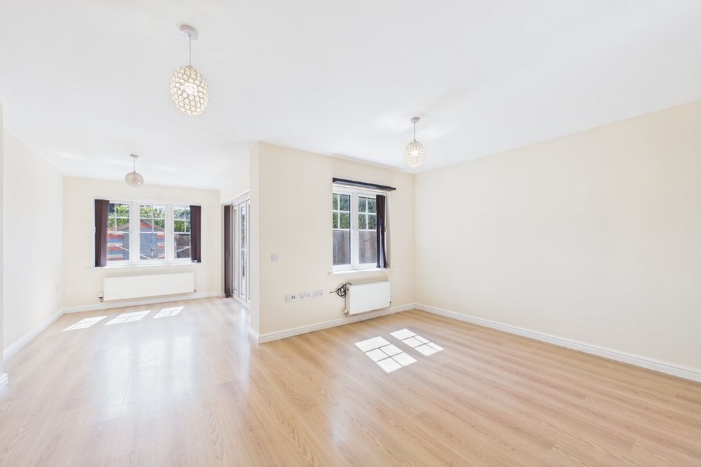 Property photo 2 of 13 Picture No. 51