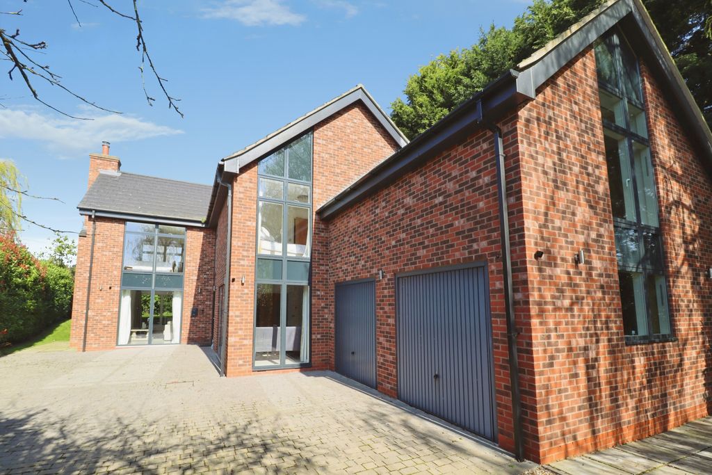 Property photo 1 of 32