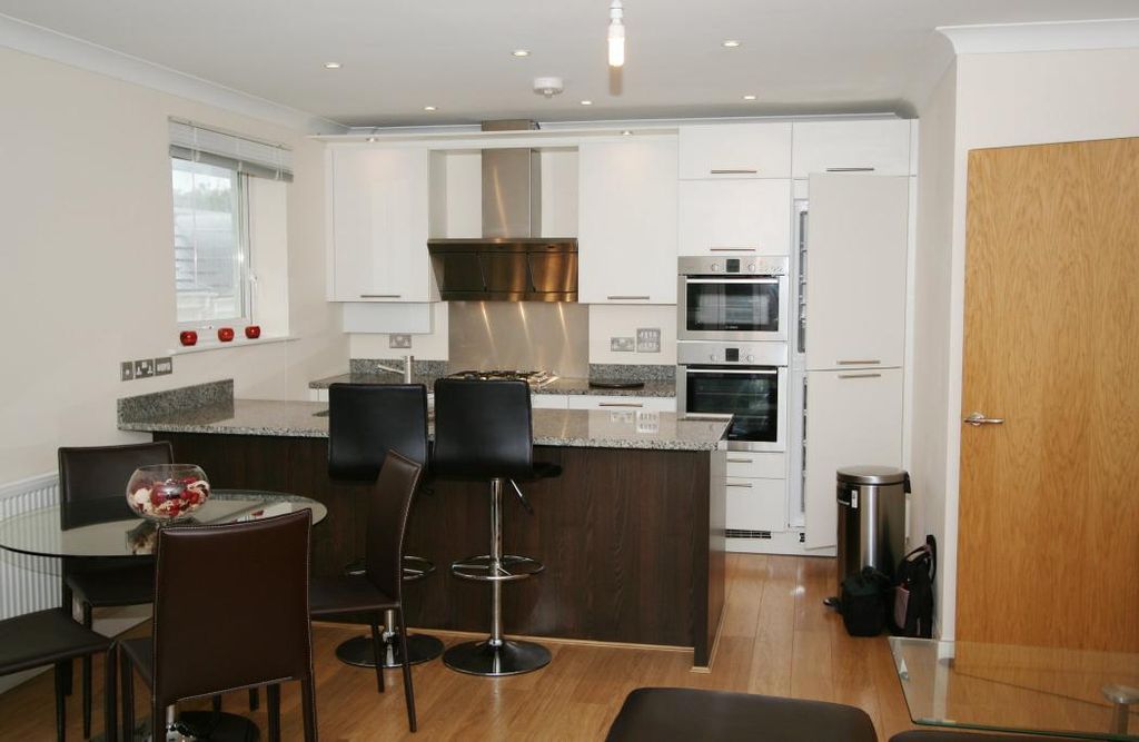 Property photo 2 of 7 Kitchen