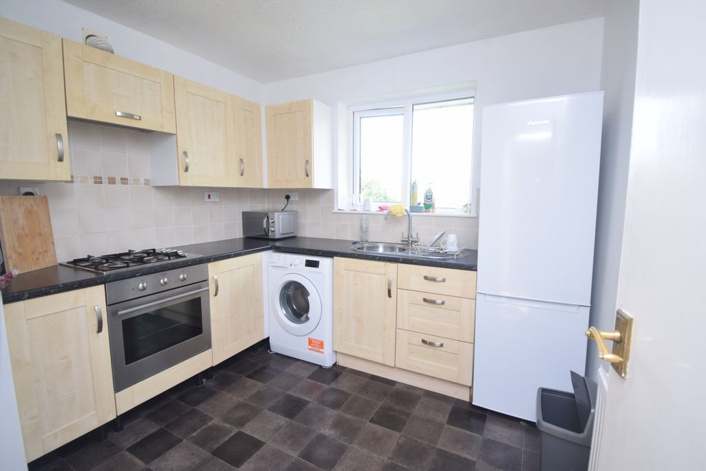 Property photo 3 of 7 Kitchen