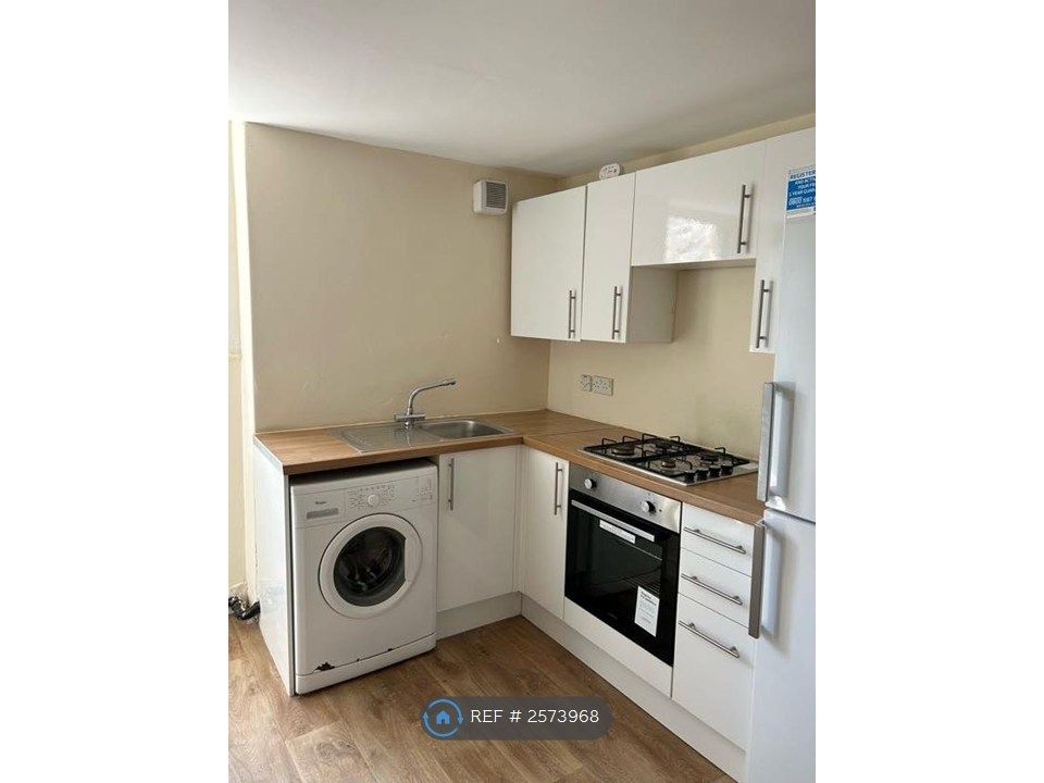 Property photo 1 of 10 Kitchen